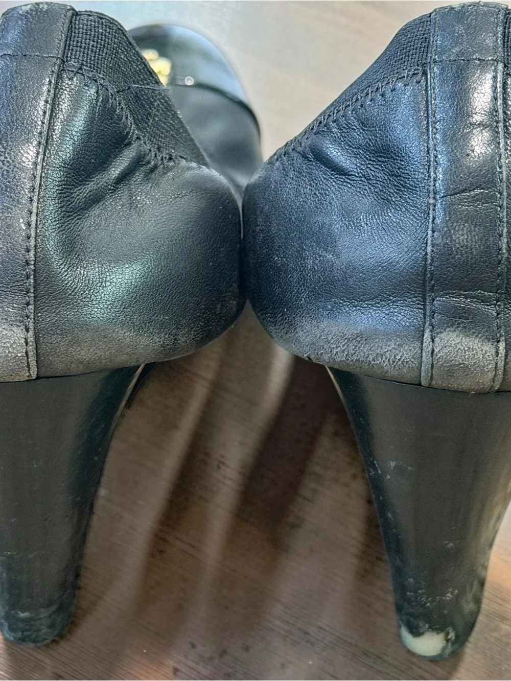 Tory Burch Black Leather Jolie Wedge Pumps Cap Toe Gold Color Logo Sz 9